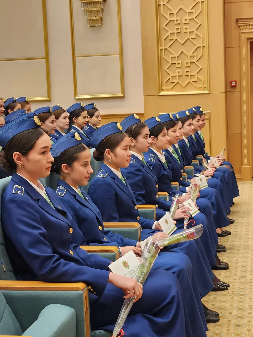 Image for 04.03.2025 senede “Türkmenhowaýollary” agentliginiň Howa ulaglarynyň işgärlerini taýýarlaýan mekdebinde Türkmenistanyň Prezidentiniň 2025-nji ýylyň 21-nji fewralynda çykaran PB-1125 belgili buýrugyna laýyklykda hem-de Halkara zenanlar güni mynasybetli tal