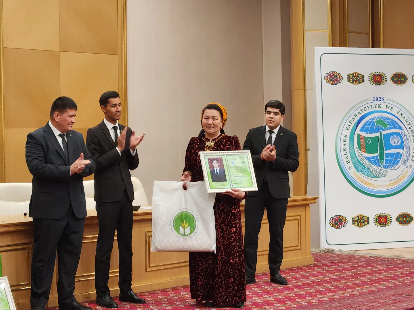 Image for Türkmenistanyň Kärdeşler arkalaşyklarynyň Tertipnamalaýyn wezipelerini berjaý etmek, Türkmenistanyň zähmet kanunçylygynyň tutýan orny we ähmiýeti barada, şeýle hem "Zähmeti goramak-sagdyn we howpsuz iş şertleriniň girewidir" atly geçirilen okuw maslahaty.