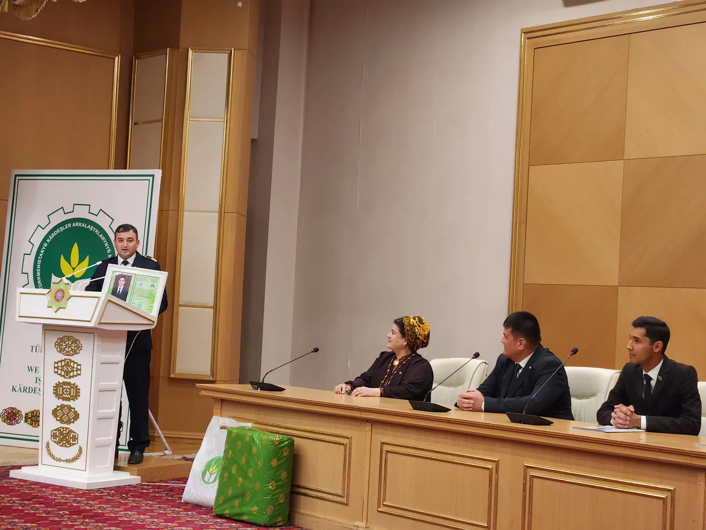 Image for Türkmenistanyň Kärdeşler arkalaşyklarynyň Tertipnamalaýyn wezipelerini berjaý etmek, Türkmenistanyň zähmet kanunçylygynyň tutýan orny we ähmiýeti barada, şeýle hem "Zähmeti goramak-sagdyn we howpsuz iş şertleriniň girewidir" atly geçirilen okuw maslahaty.