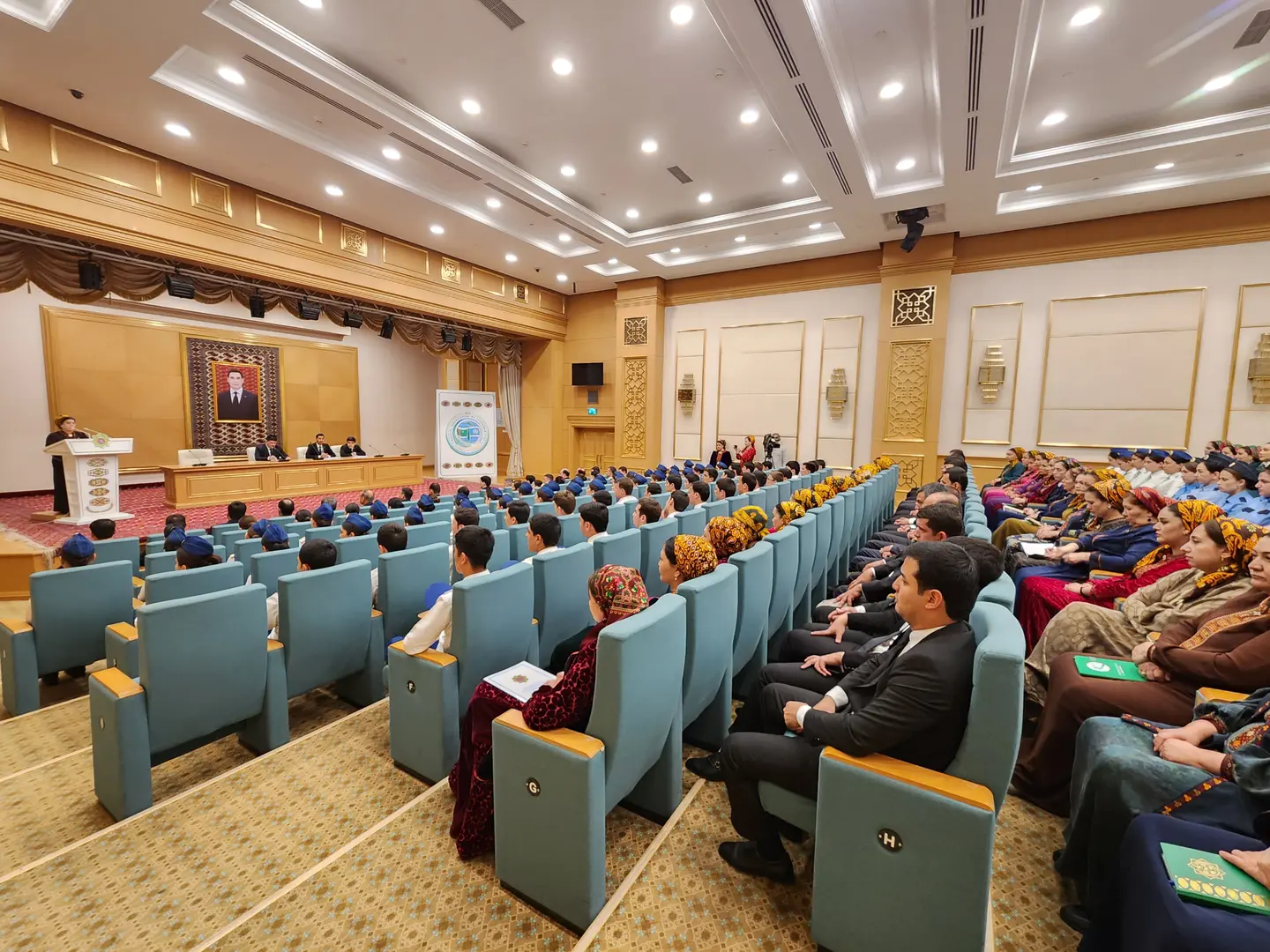 Image for Türkmenistanyň Kärdeşler arkalaşyklarynyň Tertipnamalaýyn wezipelerini berjaý etmek, Türkmenistanyň zähmet kanunçylygynyň tutýan orny we ähmiýeti barada, şeýle hem "Zähmeti goramak-sagdyn we howpsuz iş şertleriniň girewidir" atly geçirilen okuw maslahaty.