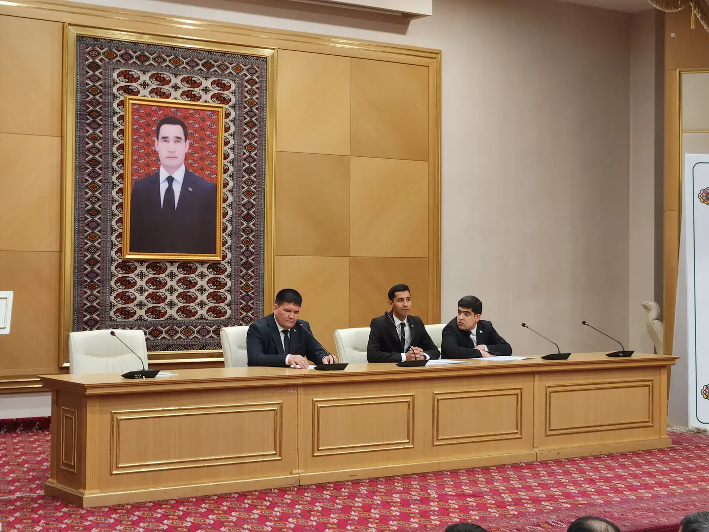 Image for Türkmenistanyň Kärdeşler arkalaşyklarynyň Tertipnamalaýyn wezipelerini berjaý etmek, Türkmenistanyň zähmet kanunçylygynyň tutýan orny we ähmiýeti barada, şeýle hem "Zähmeti goramak-sagdyn we howpsuz iş şertleriniň girewidir" atly geçirilen okuw maslahaty.