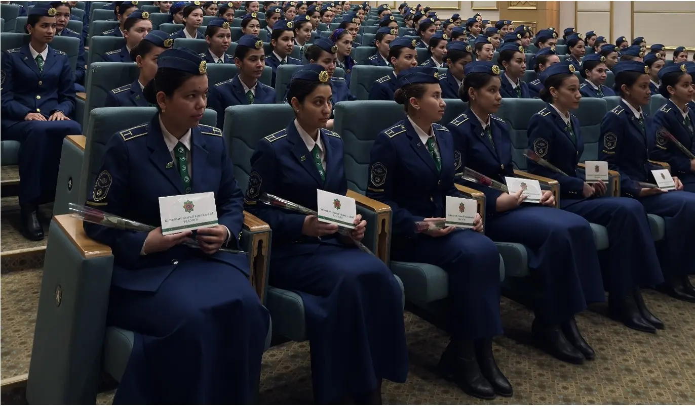 Image for Türkmenistanyň gülläp ösmeginde we özgertmeleri amala aşyrmakda zenanlarymyzyň bitirýän uly hyzmatlaryny, Watanymyza wepaly, sagdyn we ruhubelent nesilleri terbiýeläp ýetişdirýändiklerini nazara alyp, şeýle hem ata-babalarymyzyň mähriban enelerimize we ez