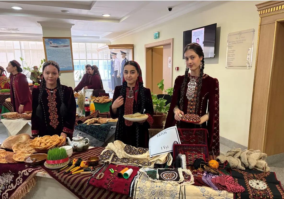 Image for Täze taryhy döwürde halkymyzyň ynsanperwer, ruhy-ahlak gymmatlyklary ýurdumyzyň Gahryman Arkadagymyz tarapyndan başy başlanyp, hormatly Prezidentimiz Serdar Berdimuhamedowyň baştutanlygynda yzygiderli durmuşa geçirilýän oňyn içeri we daşary syýasatynyň es