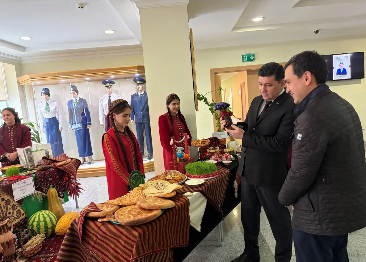 Image for Täze taryhy döwürde halkymyzyň ynsanperwer, ruhy-ahlak gymmatlyklary ýurdumyzyň Gahryman Arkadagymyz tarapyndan başy başlanyp, hormatly Prezidentimiz Serdar Berdimuhamedowyň baştutanlygynda yzygiderli durmuşa geçirilýän oňyn içeri we daşary syýasatynyň es