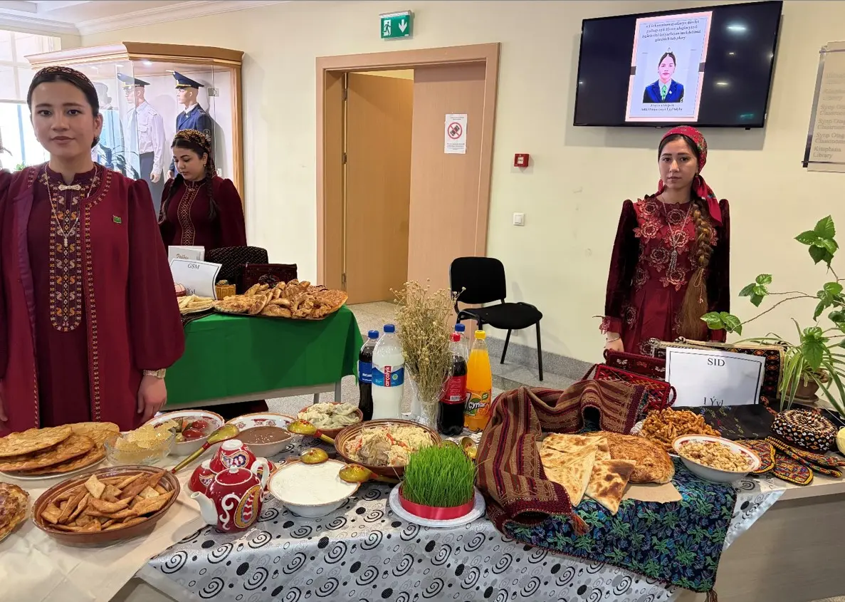 Image for Täze taryhy döwürde halkymyzyň ynsanperwer, ruhy-ahlak gymmatlyklary ýurdumyzyň Gahryman Arkadagymyz tarapyndan başy başlanyp, hormatly Prezidentimiz Serdar Berdimuhamedowyň baştutanlygynda yzygiderli durmuşa geçirilýän oňyn içeri we daşary syýasatynyň es